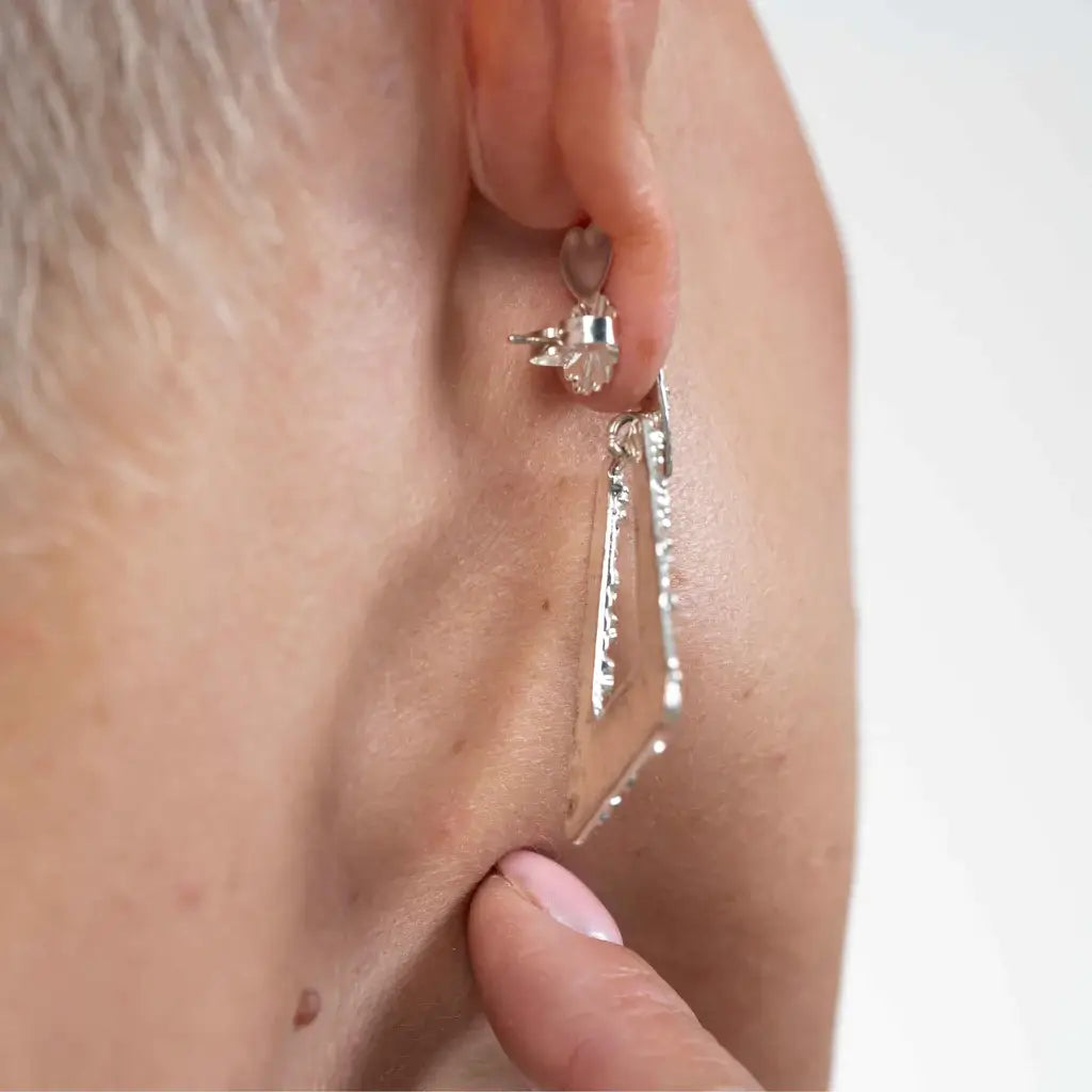 LEVANTADOR DE ARETES + ESTUCHE